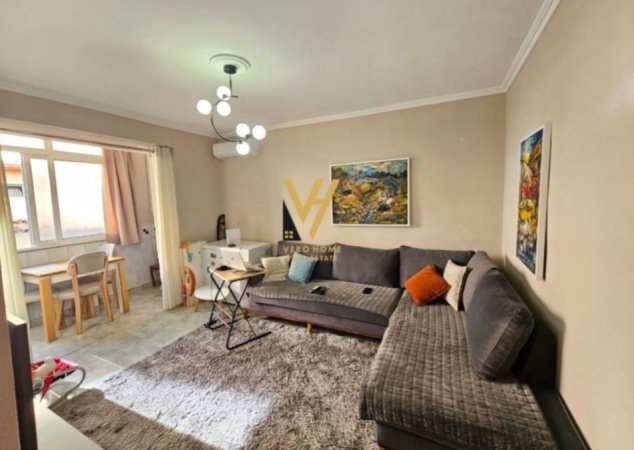 Tirane, jepet me qera apartament 1+1+Ballkon Kati 2, 60 m² 500 € (BRRYLI)