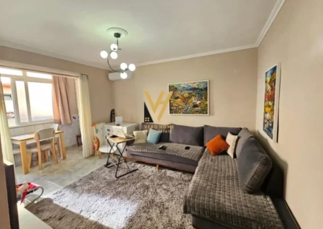 Tirane, jepet me qera apartament 1+1+Ballkon Kati 2, 60 m² 500 € (BRRYLI)