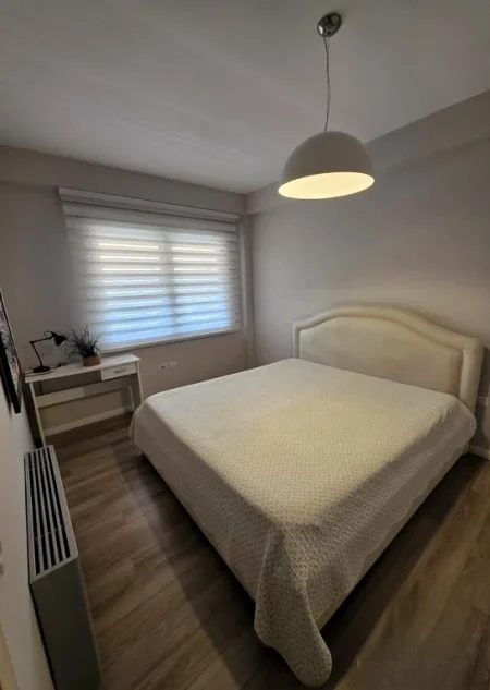 Tirane, jepet me qera apartament 3+1 Kati 6, 141 m² 1.200 € (PRANË PAZARIT TË RI)