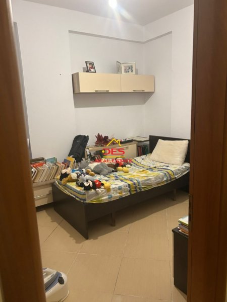 Vlore, shitet apartament 1+1+Ballkon Kati 2, 67 m² 110.000 € (Rruga Dush Strati)
