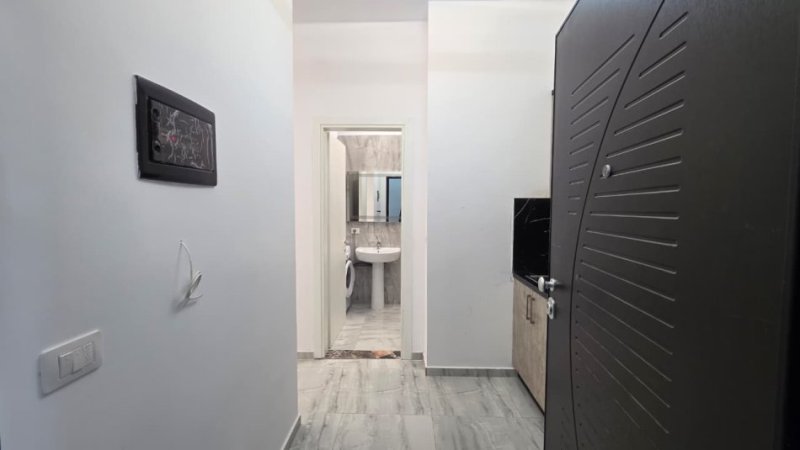Vlore, jepet me qera apartament 1+1 Kati 2, 50 m² 400 € (Rr. Pelivan Leskaj,Skele)