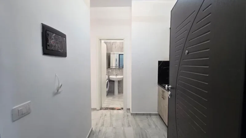 Vlore, jepet me qera apartament 1+1 Kati 2, 50 m² 400 € (Rr. Pelivan Leskaj,Skele)