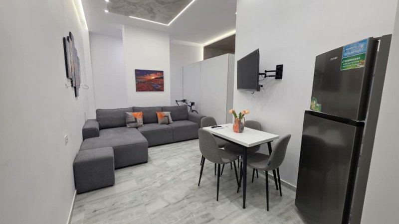 Vlore, jepet me qera apartament 1+1 Kati 2, 50 m² 400 € (Rr. Pelivan Leskaj,Skele)