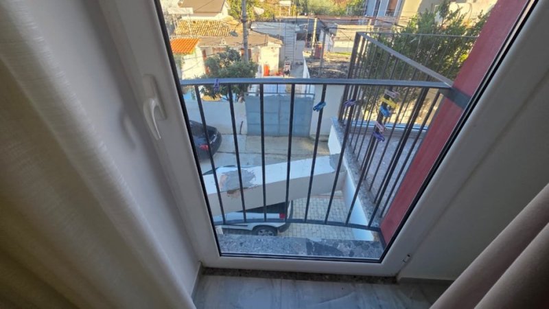 Vlore, jepet me qera apartament 1+1 Kati 2, 50 m² 400 € (Rr. Pelivan Leskaj,Skele)