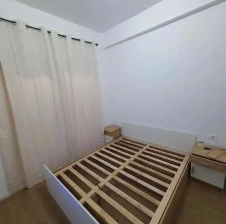 Tirane, jepet me qera apartament 1+1 Kati 2, 50 m² 450 € (Rruga Ali Demi)