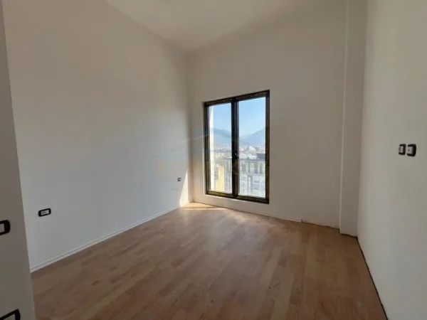 Tirane, shitet apartament 3+1 Kati 13, 133 m² 399.000 € (RRUGA E BARRIKADAVE)