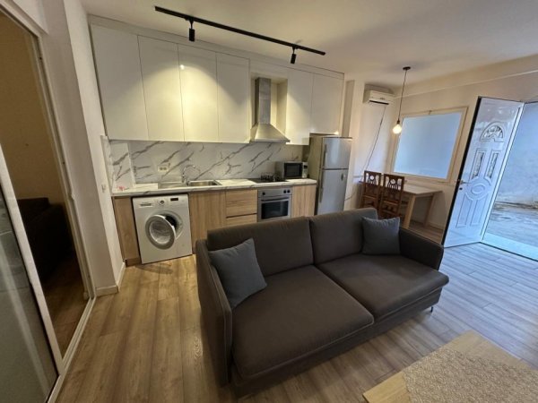 Tirane, jepet me qera garsonier Kati 1, 45 m² 500 € (Rruga Barrikadave)