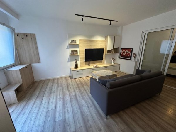 Tirane, jepet me qera garsonier Kati 1, 45 m² 500 € (Rruga Barrikadave)