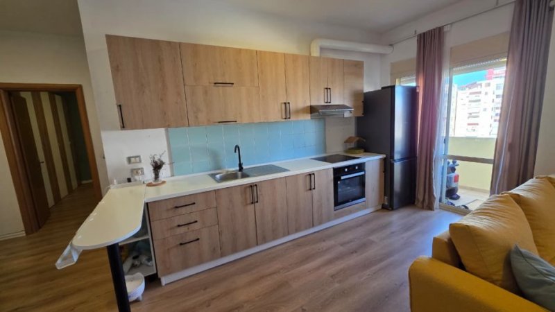 Vlore, shitet apartament 1+1 Kati 6, 71 m² 125.000 € (Rruga Pavarsia Skele)