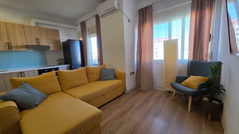Vlore, shitet apartament 1+1 Kati 6, 71 m² 125.000 € (Rruga Pavarsia Skele)