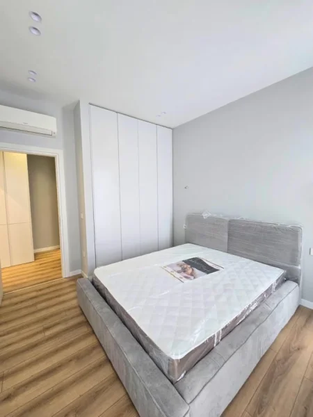 Tirane, jepet me qera apartament 1+1 , 75 m² 1.250 € (Liqeni i Thte)