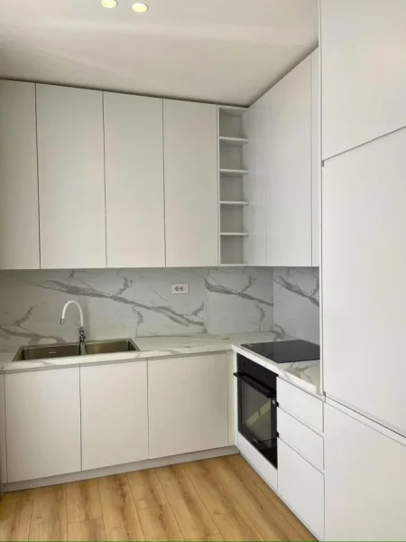 Tirane, jepet me qera apartament 1+1 , 75 m² 1.250 € (Liqeni i Thte)