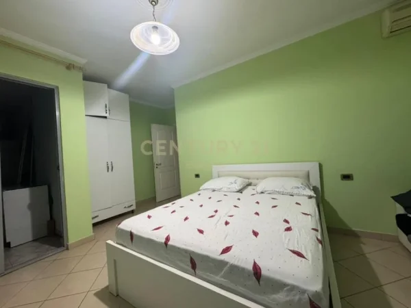 Tirane, jepet me qera apartament 2+1+Ballkon Kati 4, 94 m² 600 € (YZBERISHT)