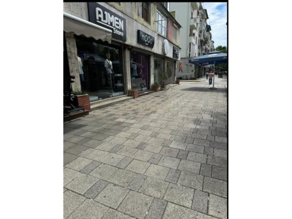 Tirane, shitet dyqan Kati 0, 44 m² 430.000 € (MUHAMET GJOLLESHA)