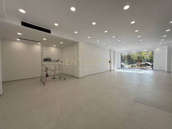 Tirane, shitet dyqan Kati 0, 166 m² 1.150.000 € (PRANE DELIORGJIT)