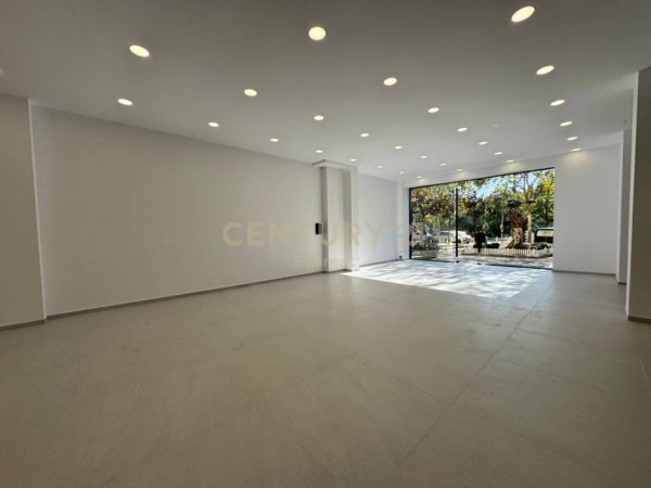 Tirane, shitet dyqan Kati 0, 166 m² 1.150.000 € (PRANE DELIORGJIT)