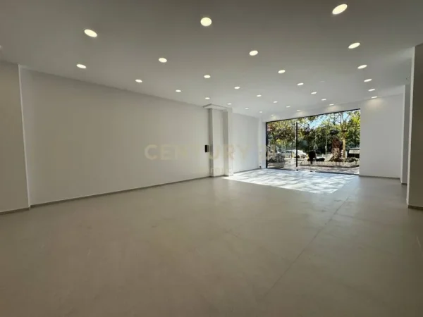 Tirane, shitet dyqan Kati 0, 166 m² 1.150.000 € (PRANE DELIORGJIT)