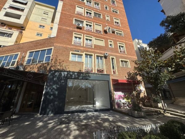 Tirane, shitet dyqan Kati 0, 166 m² 1.150.000 € (PRANE DELIORGJIT)