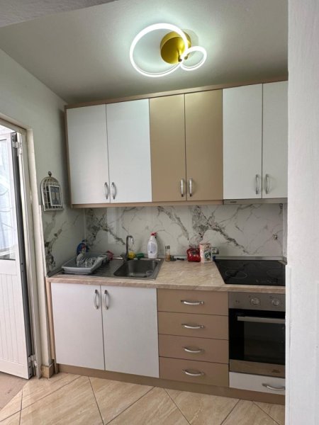 Tirane, jepet me qera apartament 1+1 Kati 2, 60 m² 490 € (Mine Peza)