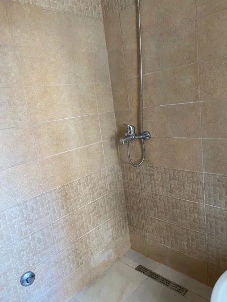 Tirane, jepet me qera apartament 1+1 Kati 4, 41 m² 400 € (Rruga e Elbasanit)