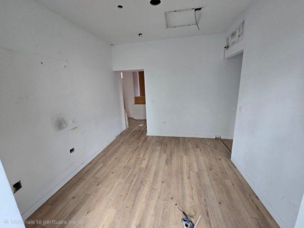 Tirane, jepet me qera ambjent biznesi , 83 m² 1.500 € (Rruga e Durresit)