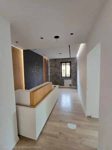 Tirane, jepet me qera ambjent biznesi , 83 m² 1.500 € (Rruga e Durresit)