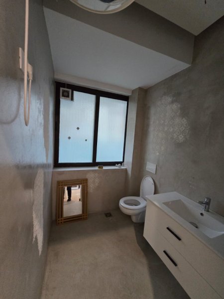 Tirane, jepet me qera ambjent biznesi , 83 m² 1.500 € (Rruga e Durresit)