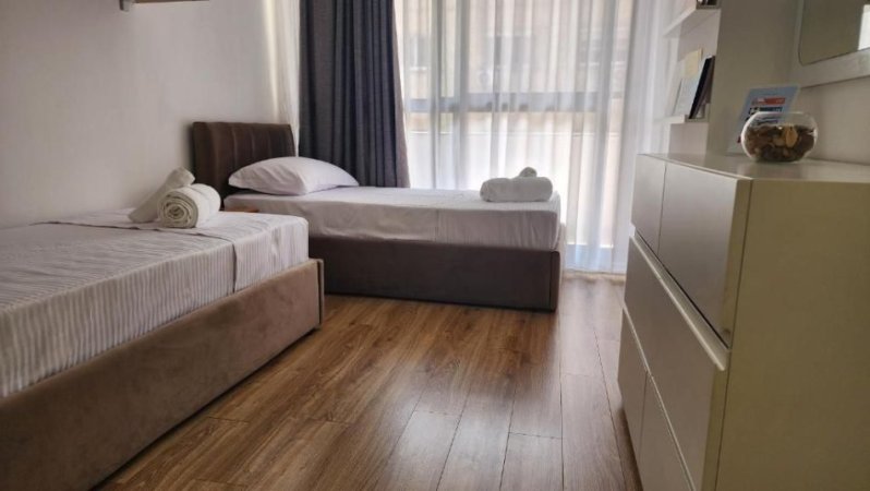 Tirane, jepet me qera apartament 2+1 Kati 2, 80 m² 800 € 