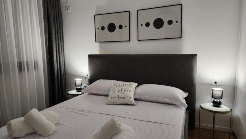 Tirane, jepet me qera apartament 2+1 Kati 2, 80 m² 800 € 