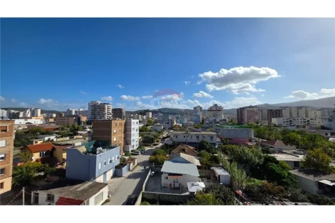 Vlore, jepet me qera apartament 1+1 Kati 2, 72 m² 250 € (Rr.Enver Jaho Rruga Enver Jaho)