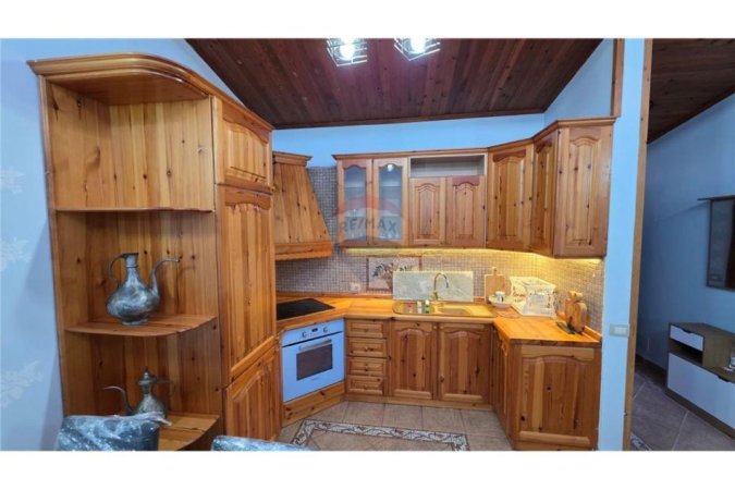 Vlore, jepet me qera apartament 1+1 Kati 2, 72 m² 250 € (Rr.Enver Jaho Rruga Enver Jaho)