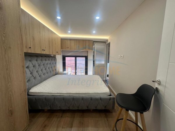 Tirane, jepet me qera apartament 1+1 Kati 1, 45 m² 625 € (PRANE TOPTANI CENTER)