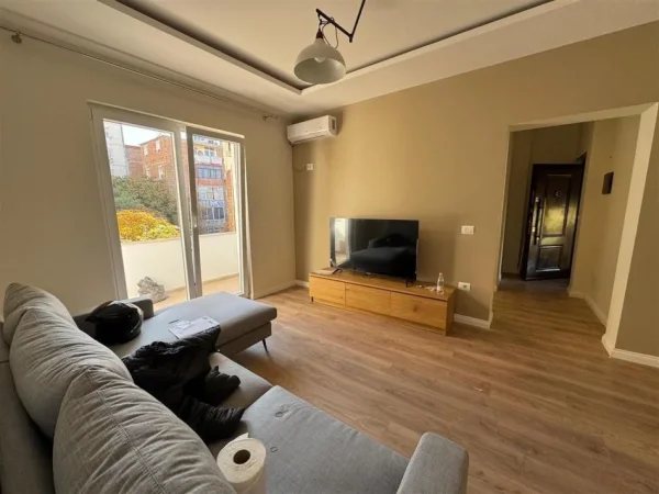 Shqiperi, jepet me qera apartament 1+1 Kati 2, 60 m² 650 € 