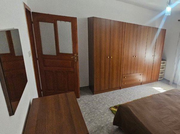 Tirane, jepet me qera apartament 1+1+Ballkon Kati 1, 60 m² 400 € (Ish Parku i Autobusave)