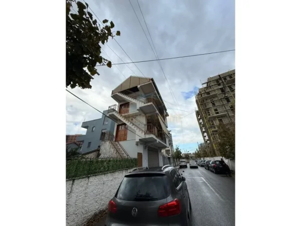 Disponojme per Shitje Godine 3-kateshe, Ish Fusha e Aviacionit, Tirane 200,000 €