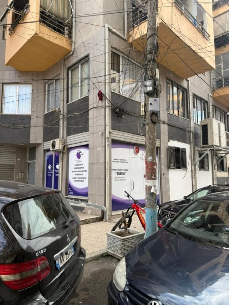 Tirane, shitet dyqan Kati 0, 25 m² 68.000 € 