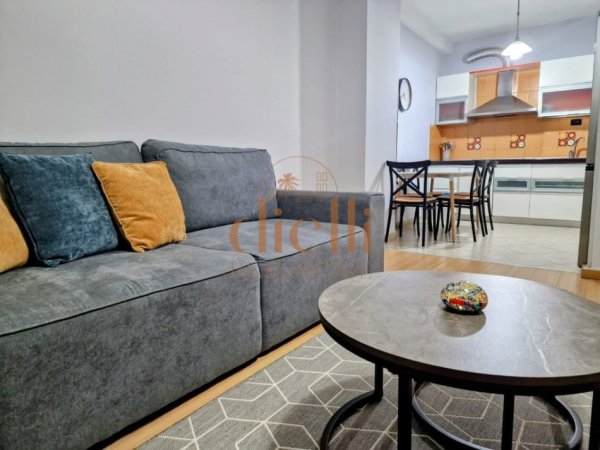 Tirane, jepet me qera apartament 2+1 Kati 3, 113 m² 900 € 