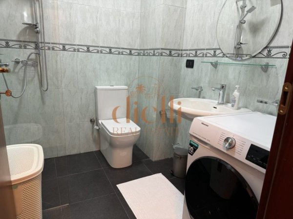 Tirane, jepet me qera apartament 2+1 Kati 3, 113 m² 900 € 