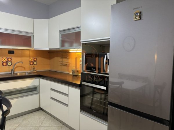 Tirane, jepet me qera apartament 2+1 Kati 3, 113 m² 900 € 