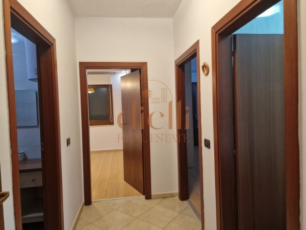 Tirane, jepet me qera apartament 2+1 Kati 3, 113 m² 900 € 