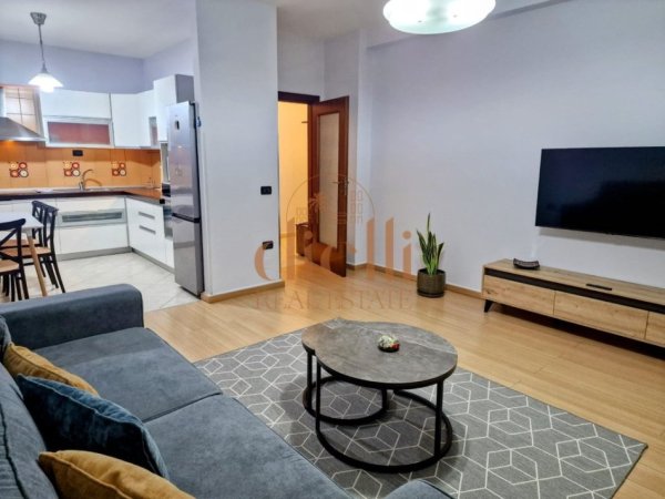 Tirane, jepet me qera apartament 2+1 Kati 3, 113 m² 900 € 