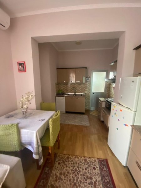 Tirane, jepet me qera apartament 2+1+Ballkon Kati 2, 90 m² 500 € 