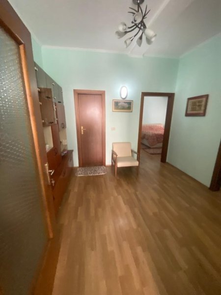 Tirane, jepet me qera apartament 2+1+Ballkon Kati 2, 90 m² 500 € 