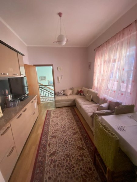 Tirane, jepet me qera apartament 2+1+Ballkon Kati 2, 90 m² 500 € 