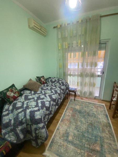 Tirane, jepet me qera apartament 2+1+Ballkon Kati 2, 90 m² 500 € 