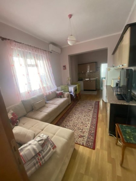 Tirane, jepet me qera apartament 2+1+Ballkon Kati 2, 90 m² 500 € 