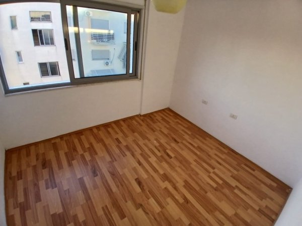 Tirane, jepet me qera apartament 2+1+Ballkon Kati 5, 90 m² 550 € 