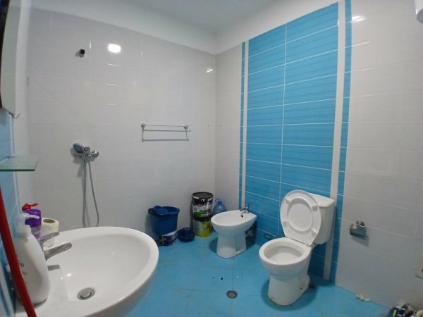 Tirane, jepet me qera apartament 2+1+Ballkon Kati 5, 90 m² 550 € 