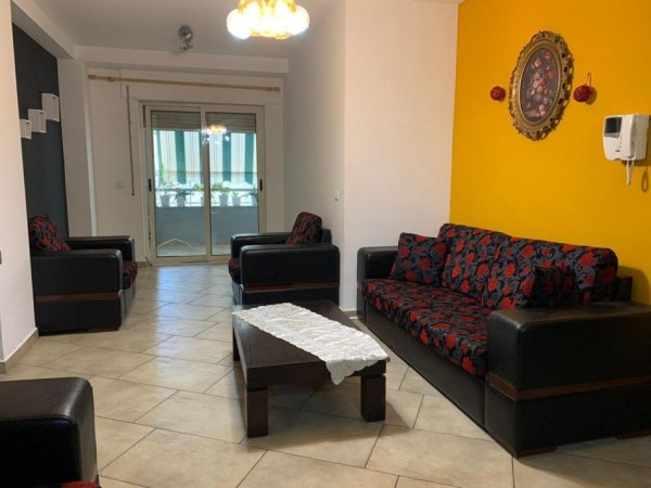 Tirane, jepet me qera apartament 2+1+Ballkon Kati 2, 95 m² 60.000 leke