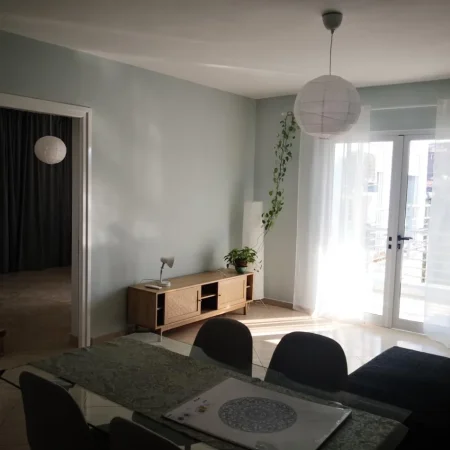 Tirane, jepet me qera apartament 1+1 Kati 6, 91 m² 550 € (qytet studenti)